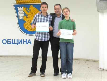 Наше момче получи стипендия за успехи в науката
